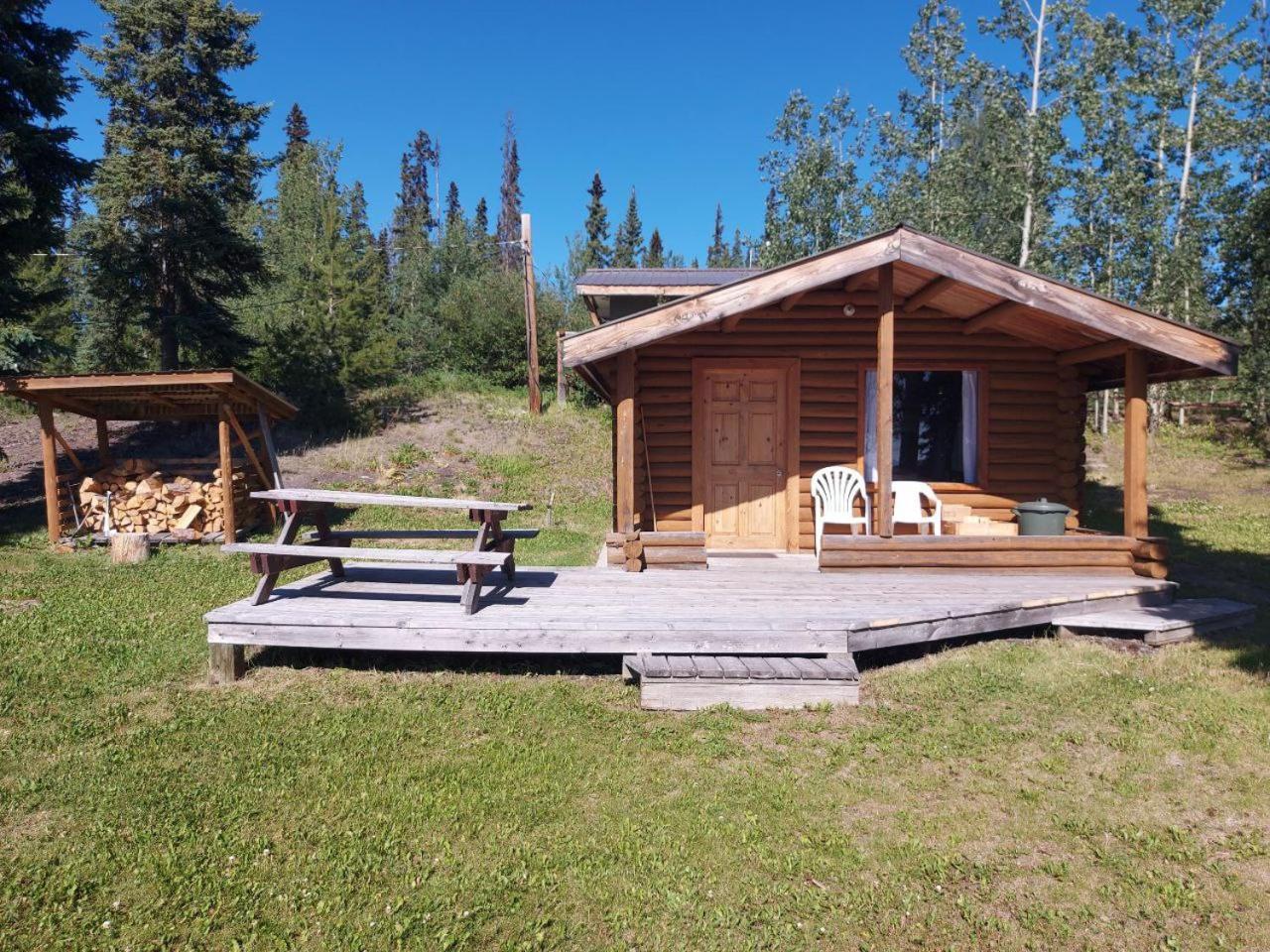 Anahim Lake Escott Bay Resort מראה חיצוני תמונה