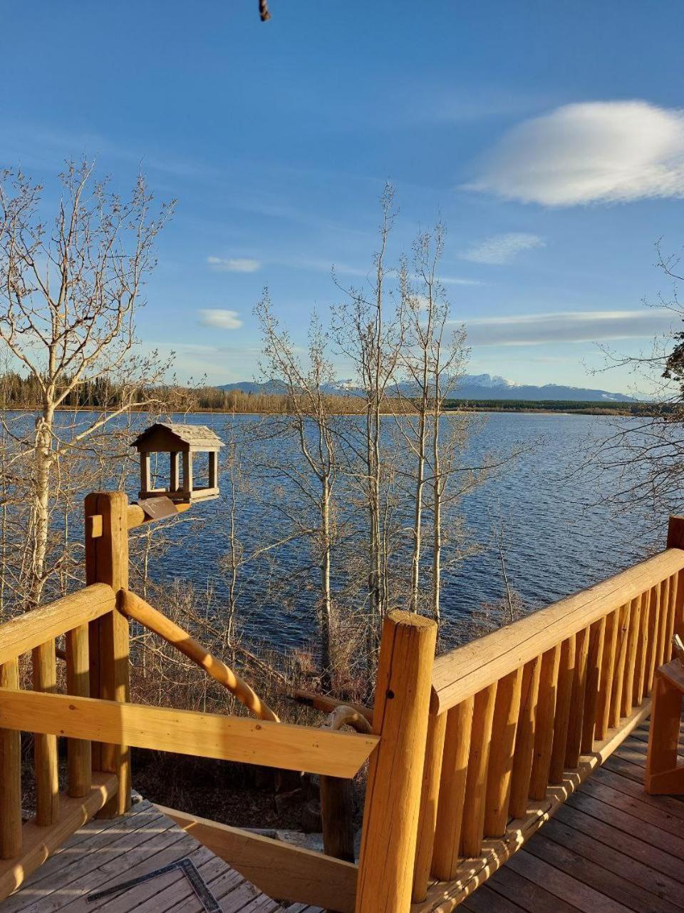 Anahim Lake Escott Bay Resort מראה חיצוני תמונה